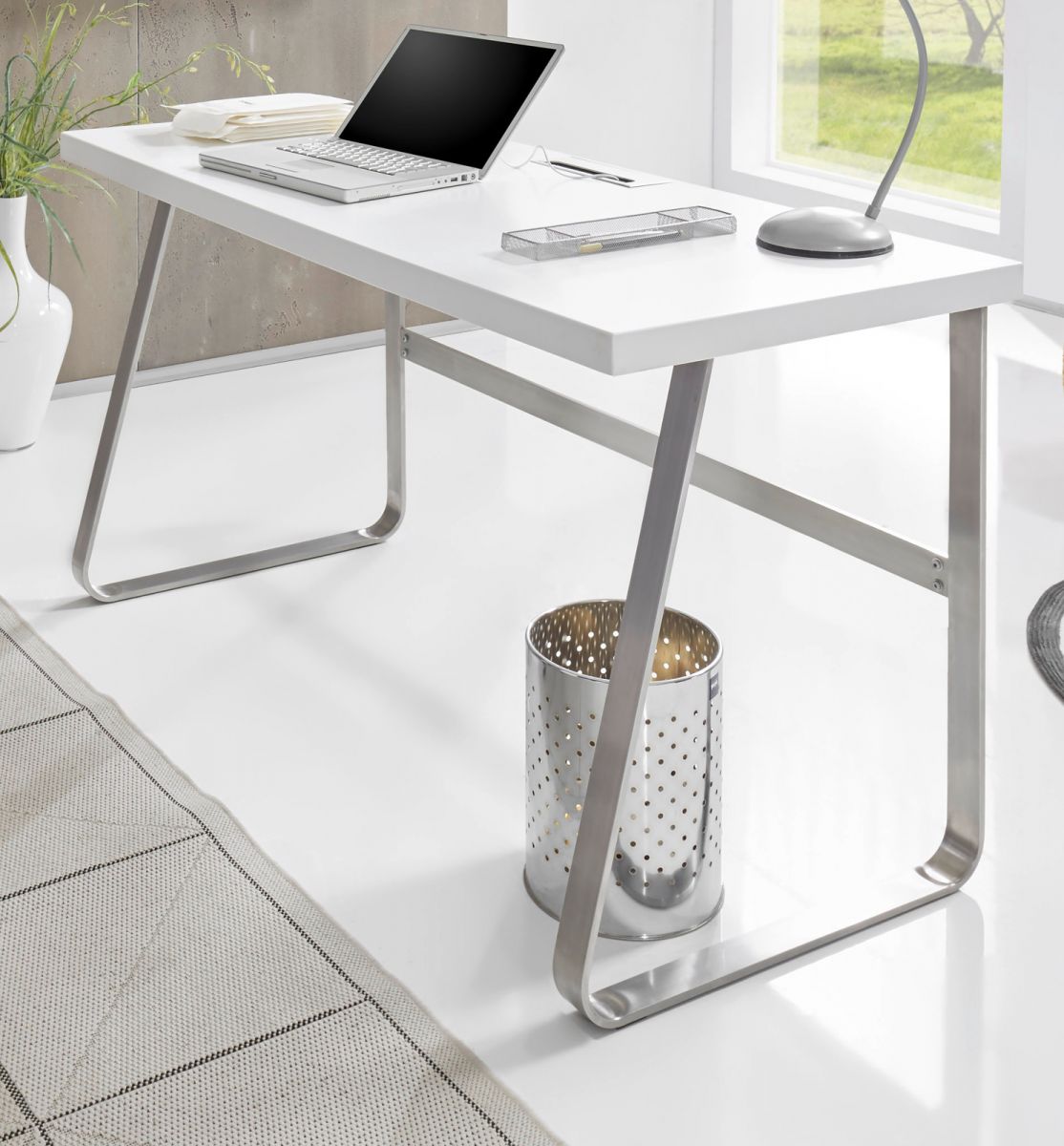 Schreibtisch Beno in matt weiss lackiert Laptoptisch für Homeoffice und Büro 140 x 60 cm