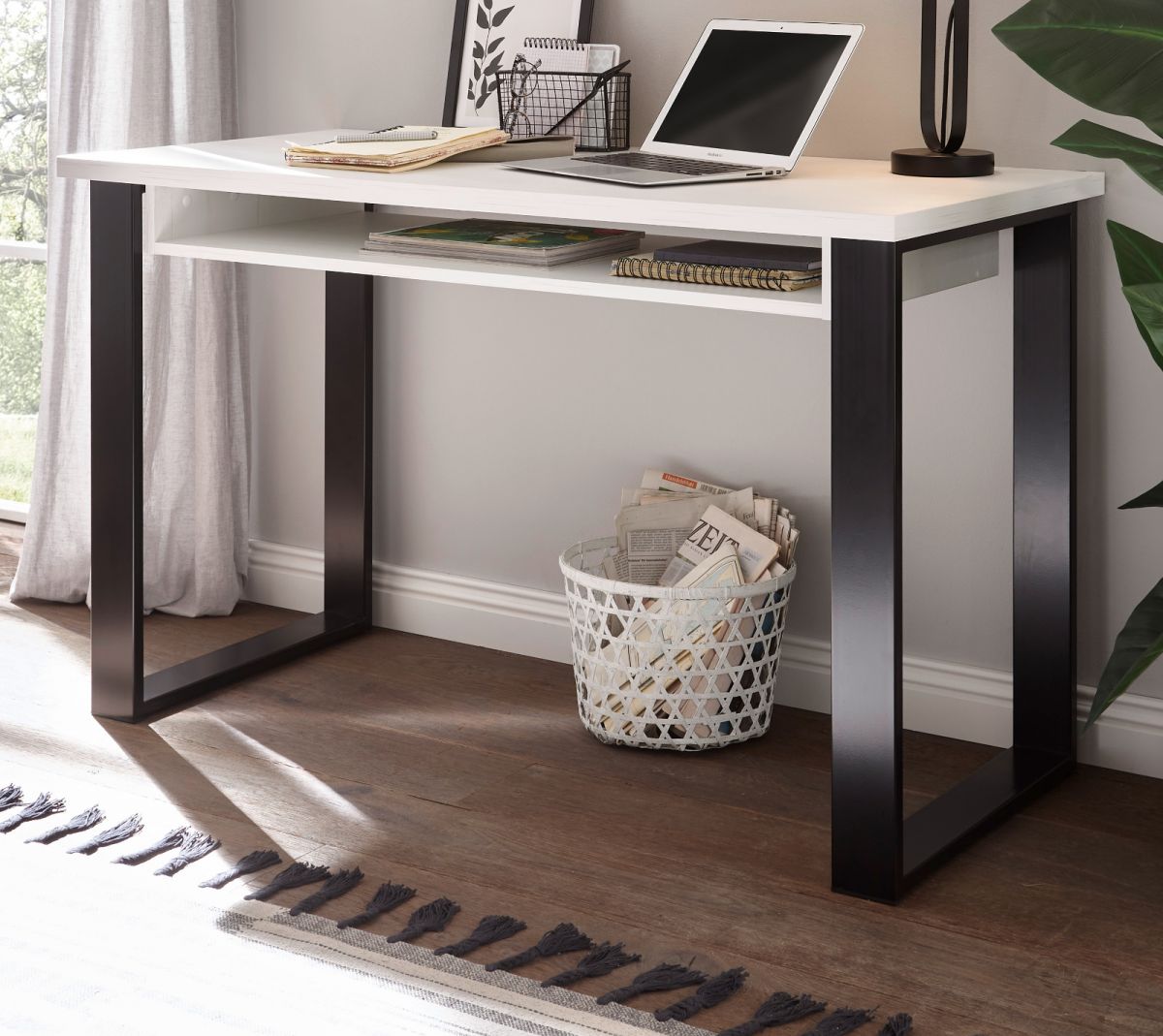 Schreibtisch Stove in weiss Pinie und anthrazit Landhaus Laptoptisch für Homeoffice und Büro 125 x 60 cm